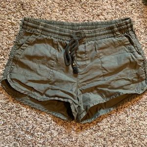 LEVEL 99 OLIVE GREEN LINEN SHORTS